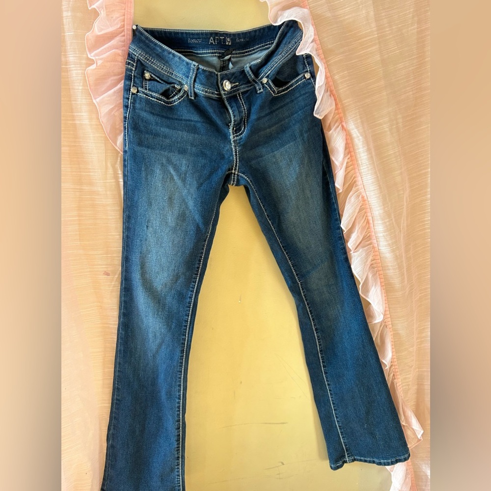 Y2k✨✨ cross bling mid rise dark wash jeans! 💗